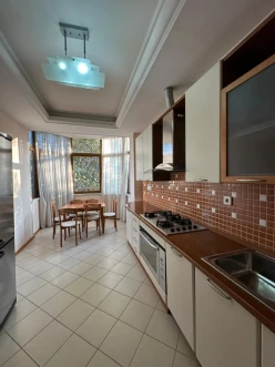 İcarə yeni tikili 2 otaqlı 150 m²,  28 May m.-5