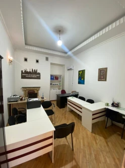 İcarə ofis 6 otaqlı 210 m², 28 May m.-2