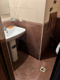 Satılır köhnə tikili 2 otaqlı 45 m², Memar Əcəmi m.-7