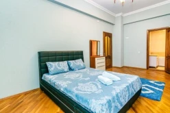 İcarə yeni tikili 3 otaqlı 140 m²,  28 May m.-6