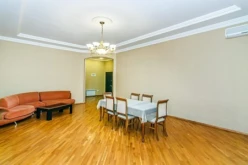 İcarə yeni tikili 3 otaqlı 140 m²,  28 May m.-2