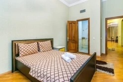 İcarə yeni tikili 3 otaqlı 140 m²,  28 May m.-8