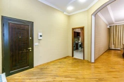 İcarə yeni tikili 3 otaqlı 140 m²,  28 May m.-12