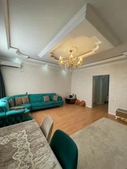 Satılır yeni tikili 3 otaqlı 95 m², İnşaatçılar m.-24