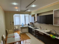 İcarə yeni tikili 4 otaqlı 210 m², Gənclik m.-10