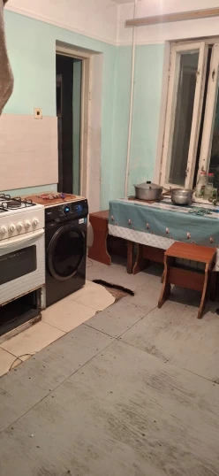 Satılır köhnə tikili 5 otaqlı 120 m²,  Neftçilər m.-6