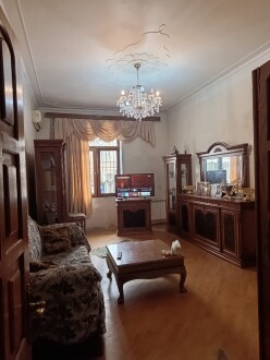 Sale old building 3 rooms 99 m²,  Avtovagzal m.