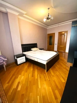 İcarə yeni tikili 3 otaqlı 100 m², İnşaatçılar m.-4