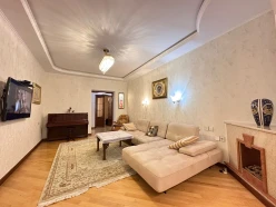 İcarə köhnə tikili 4 otaqlı 140 m²,  Şah İsmayıl Xətai m.-3