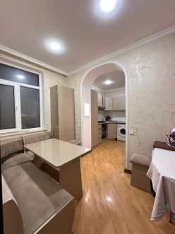 İcarə köhnə tikili 4 otaqlı 140 m²,  Şah İsmayıl Xətai m.-13