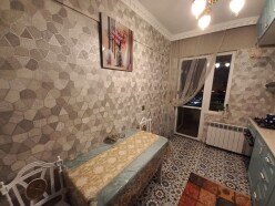 Satılır köhnə tikili 4 otaqlı 120 m²,  İnşaatçılar m.-3