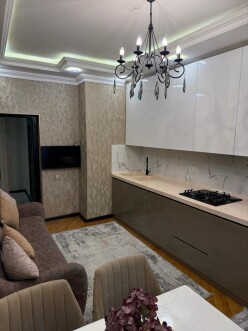 Satılır yeni tikili 2 otaqlı 94 m²,  Bakıxanov-13