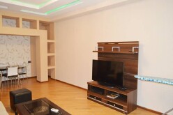 İcarə yeni tikili 2 otaqlı 110 m²,  Səbail-5
