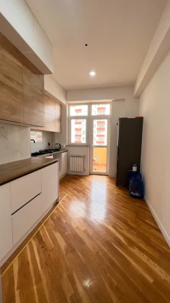 Satılır yeni tikili 2 otaqlı 85 m², İnşaatçılar m.-4