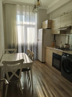 Satılır yeni tikili 2 otaqlı 60 m²,  İnşaatçılar m.-20