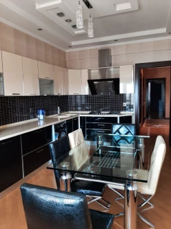 Satılır yeni tikili 3 otaqlı 137 m², İnşaatçılar m.-17