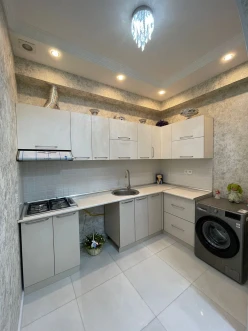 Satılır yeni tikili 2 otaqlı 80 m², İnşaatçılar m.-11