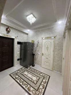 Satılır yeni tikili 2 otaqlı 80 m², İnşaatçılar m.-3