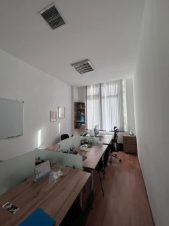 İcarə ofis 6 otaqlı 111 m²,  28 May m.