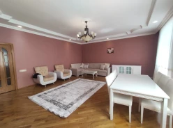 İcarə yeni tikili 3 otaqlı 136 m²,  Yasamal-2
