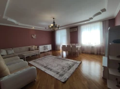 İcarə yeni tikili 3 otaqlı 136 m²,  Yasamal