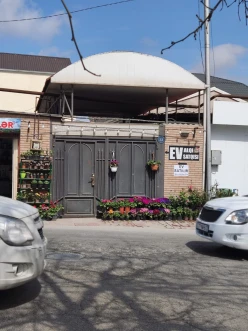 Продаётся 3-комнатная квартира площадью 90 м² рядом с метро İnşaatçılar