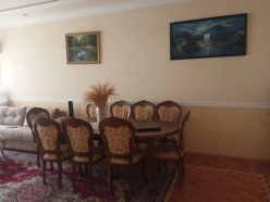 Satılır ev/villa 7 otaqlı 420 m²,  İnşaatçılar m.-9