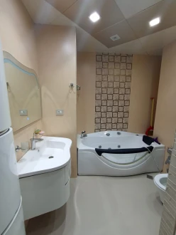 İcarə yeni tikili 4 otaqlı 180 m²,  Səbail-10