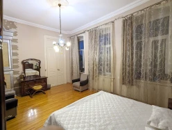 Satılır köhnə tikili 4 otaqlı 108 m², İçəri Şəhər m.-13