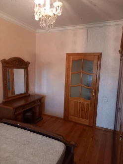 Satılır köhnə tikili 2 otaqlı 65 m², Azadlıq prospekti m.-2