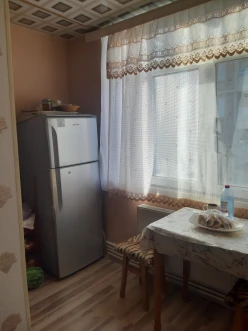 Satılır köhnə tikili 3 otaqlı 70 m², Memar Əcəmi m.-8