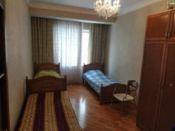 İcarə yeni tikili 3 otaqlı 140 m², 8 Noyabr m.-5