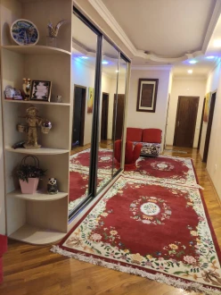 Satılır yeni tikili 3 otaqlı 135 m², İnşaatçılar m.-9