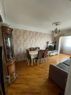 Satılır köhnə tikili 3 otaqlı 80 m², Xalqlar Dostluğu m.-10