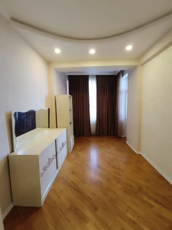 Satılır yeni tikili 3 otaqlı 80 m², İnşaatçılar m.-8