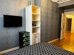 İcarə yeni tikili 4 otaqlı 236 m²,  İnşaatçılar m.