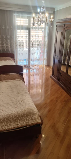 Satılır yeni tikili 3 otaqlı 150 m², Gənclik m.-8