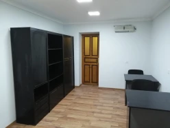 İcarə ofis 2 otaqlı 65 m², Nəsimi r.-4