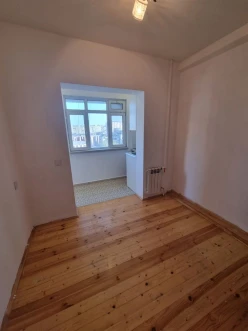 Satılır köhnə tikili 2 otaqlı 50 m², Azadlıq prospekti m.-4