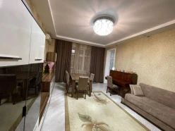 Satılır yeni tikili 2 otaqlı 60 m², Azadlıq prospekti m.-5