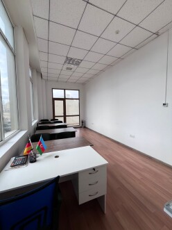 İcarə ofis 5 otaqlı 140 m²,  28 May m.-2
