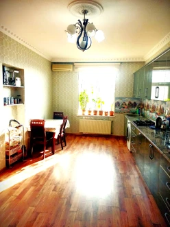 Satılır bağ evi 300 m²,  Azadlıq prospekti m.-14