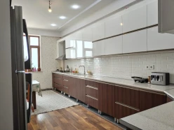 Satılır yeni tikili 5 otaqlı 132 m², Sahil q.-4