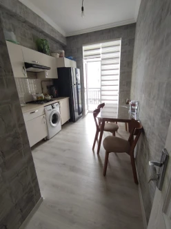 Satılır yeni tikili 2 otaqlı 60 m², İnşaatçılar m.-6