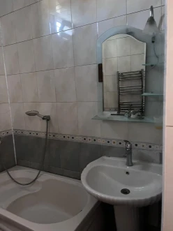 Satılır ev/villa 3 otaqlı 80 m², İnşaatçılar m.-2