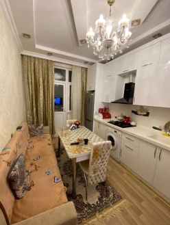 Satılır yeni tikili 3 otaqlı 60 m², İnşaatçılar m.-13