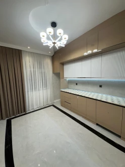 Satılır yeni tikili 3 otaqlı 130 m²,  İnşaatçılar m.-12