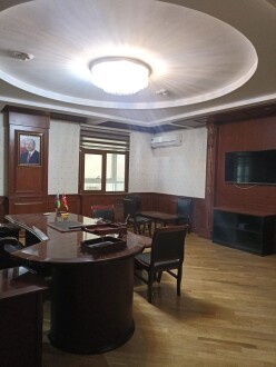 İcarə ofis 1 otaqlı 520 m²,  Memar Əcəmi m.-4