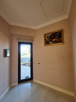 Satılır ev/villa 7 otaqlı 330 m², İnşaatçılar m.-29