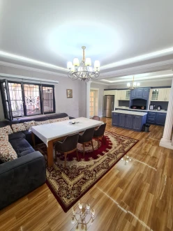 Satılır ev/villa 7 otaqlı 330 m², İnşaatçılar m.-4